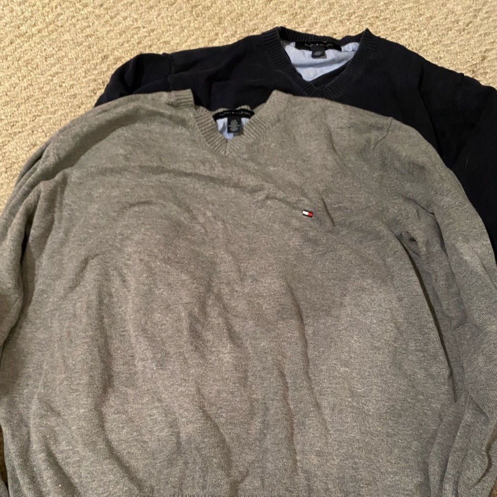 2 LG SWEATERS